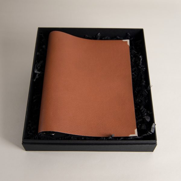 Darbo knygos viršelis-segtuvas RUDAS dėžutėje