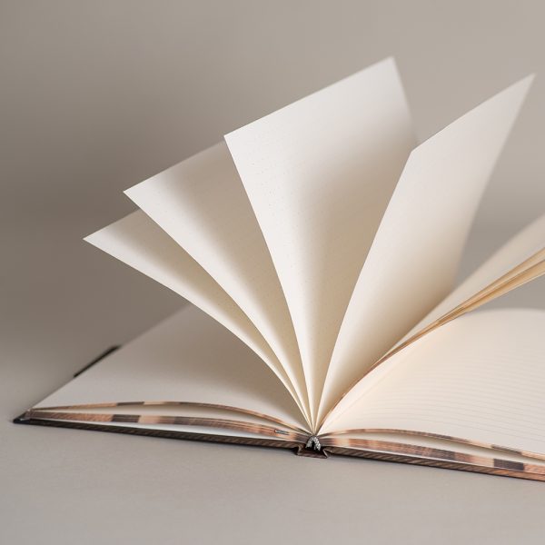 Užrašinė popieriniu viršeliu MINČIŲ SPARNAI (atversta)