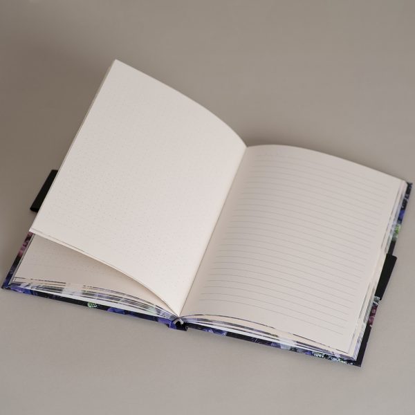 Užrašinė popieriniu viršeliu NAKTIES PIEVA (atversta, vidiniai lapai)