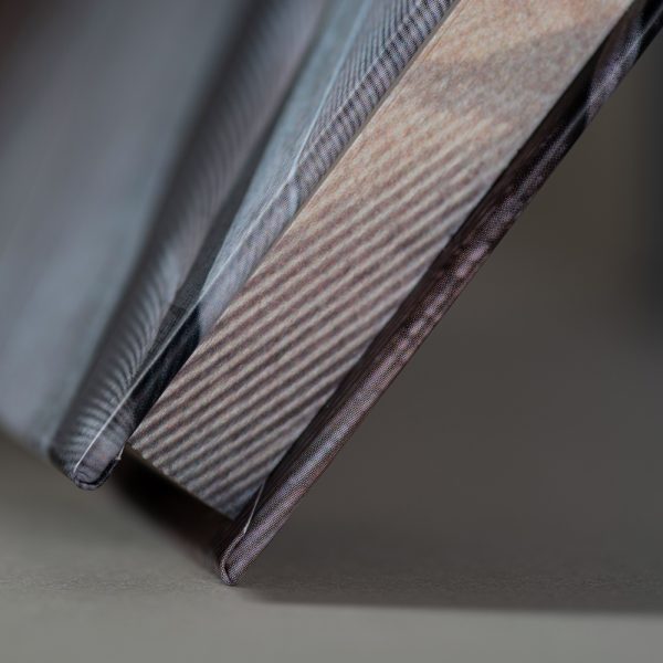 Užrašinė popieriniu viršeliu SIDABRINĖ GULBĖ (bloko kraštai)