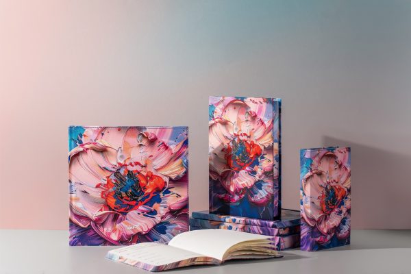 Trys darbo knygos pastatytos. Skirtingų formatų. Viena paguldyta aversta